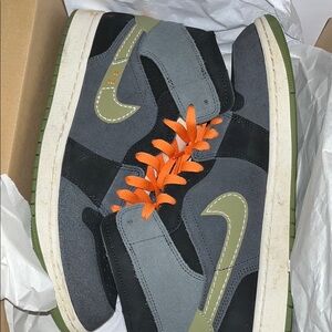 Jordan 1 Mid 🍊🔥🔥🫒Nike Gray and Green Sneakers with Chunky Sole